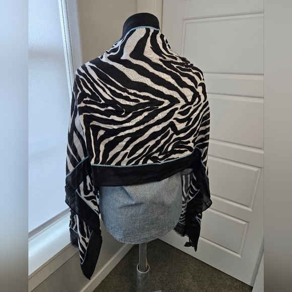 WHITE HOUSE BLACK MARKET WHBM BLACK WHITE ZEBRA PRINT LIGHTWEIGHT SCARF WOMEN OS - Picture 5 of 12